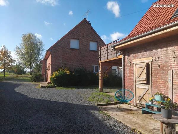 Maison de campagne avec terrain, grange et boxes pour chevaux