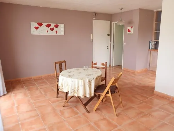 Appartement de trois pièces!