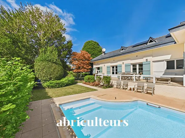 Vends maison ancienne - 204.83 m² - 8 pièces, 5 chambres - Orvault 44700