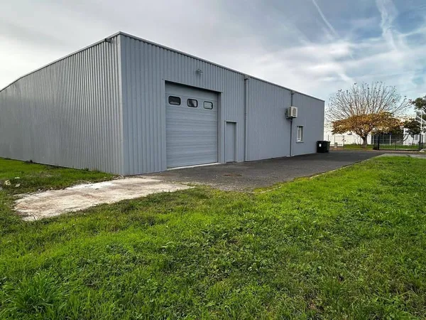 Local d'activité 240 m²