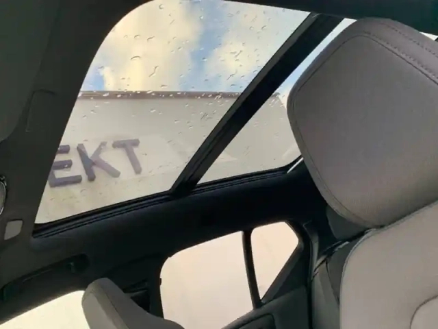 Volvo Xc40 recharge extended range 252ch ultimate — photo 12