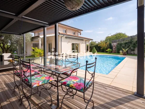 Maison 7 pièces 180 m²