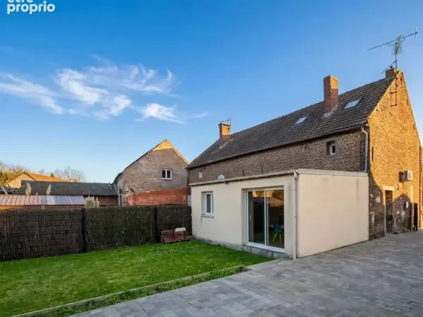 Maison de campagne semi individuelle développant 120m2 et bâtie sur 240m2 de parcelle !