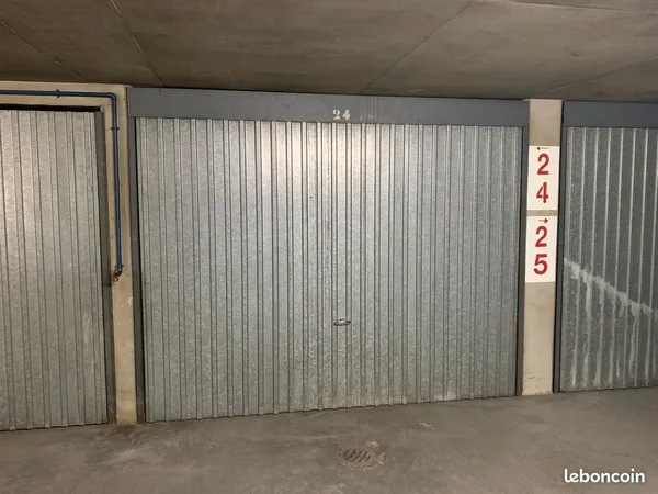 Parking box fermé rue de Vaugirard paris