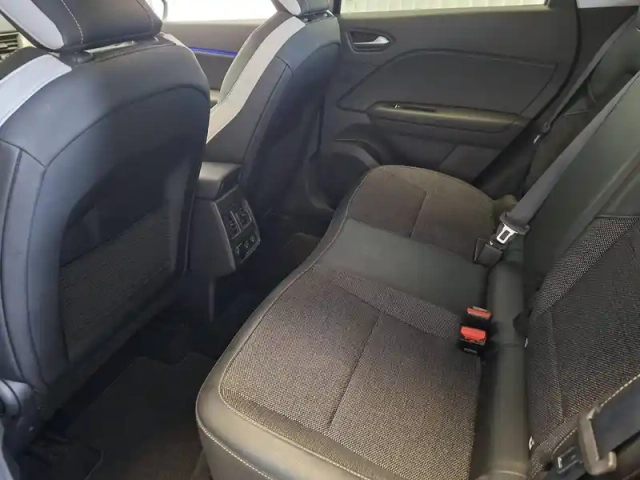 Renault Captur blue dci 115 edc — photo 27