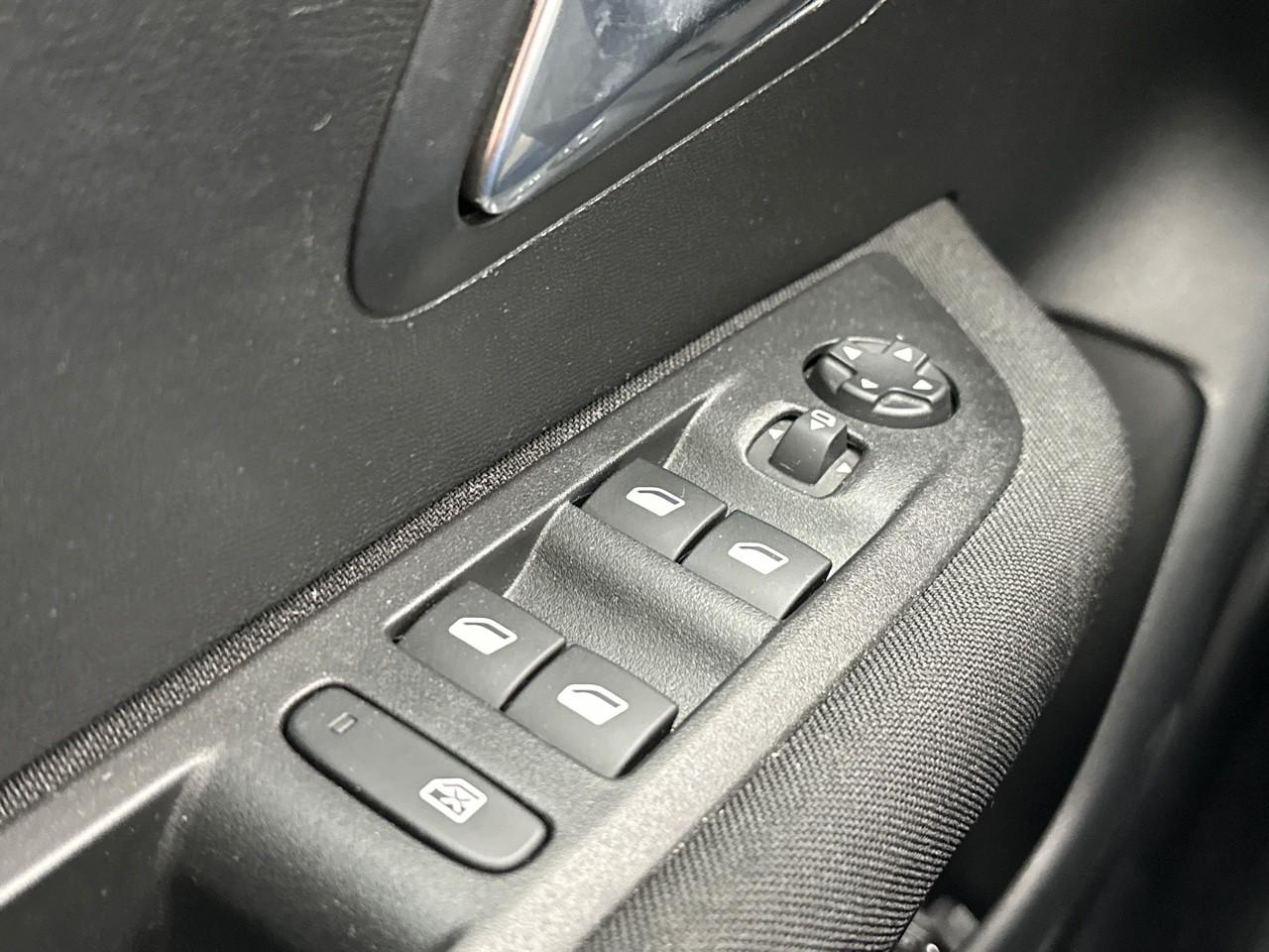 Peugeot 208 electrique 50 kwh 136ch like — photo 15