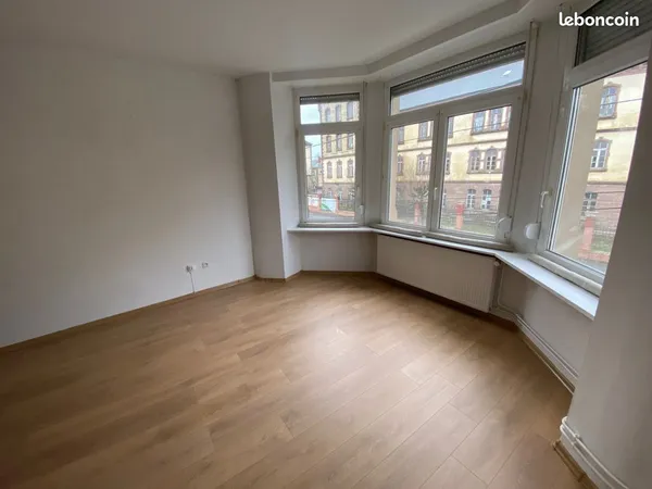 Proche du Carrefour, spacieux F3 de 69,75 m² :