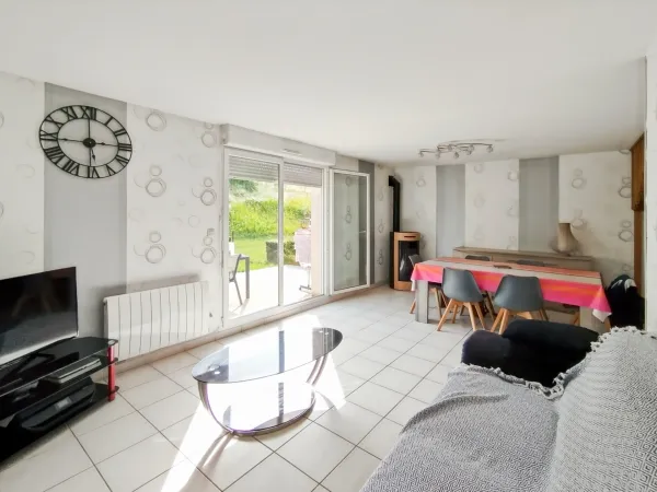 EXCLUSIVITÉ - 02100 GRICOURT - MAISON SEMI-MITOYENNE - DPE C - 3 CHAMBRES - JARDIN PLAIN SUD - GARAG