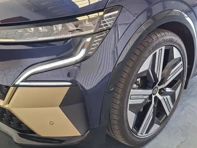 Renault Megane e-tech ev60 220 ch super charge — photo 35