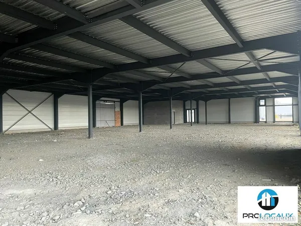 LOCAL D'ACTIVITE 1881 m² ARNAS