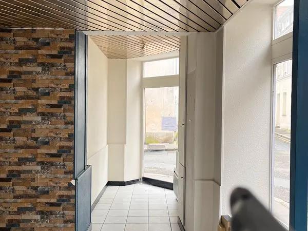 À LOUER - LOCAL COMMERCIAL DE 32 m² AVEC VITRINE - LA FLÈCHE (72200)