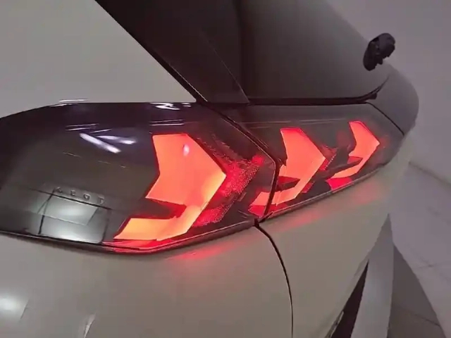 Peugeot 2008 puretech 100 s&amp;s bvm6 — photo 65
