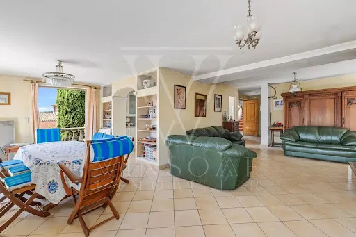 Villa 9 pièces 247 m²