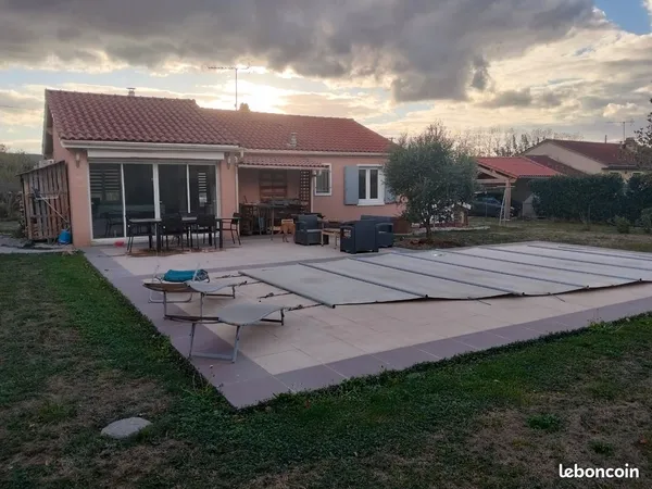 Maison de plein pied avec piscine