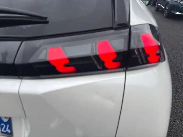 Peugeot 2008 puretech 130 s&amp;s eat8 — photo 17