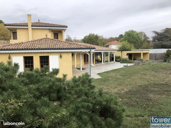Maison 7 pièces 241 m²