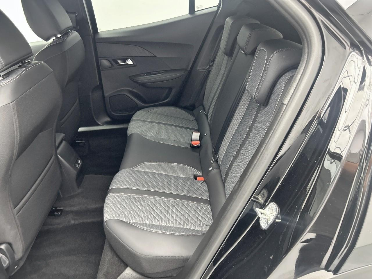 Peugeot 2008 130 s&s eat8 allure — photo 13