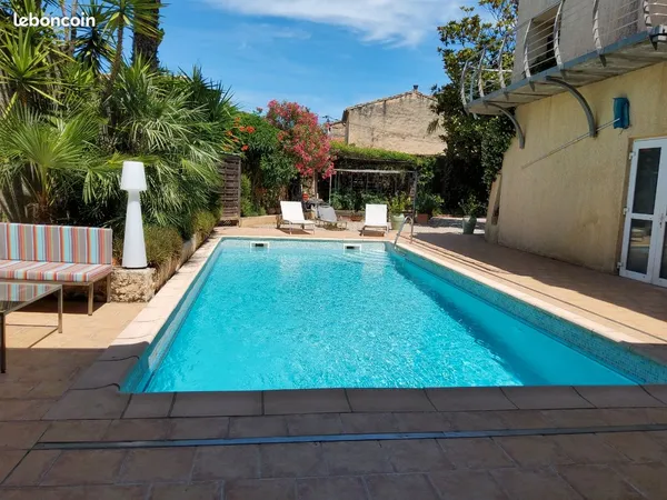 Particulier vend Maison de maître de caractère (193 m²) - Grand jardin, piscine sans vis-à-vis, gara