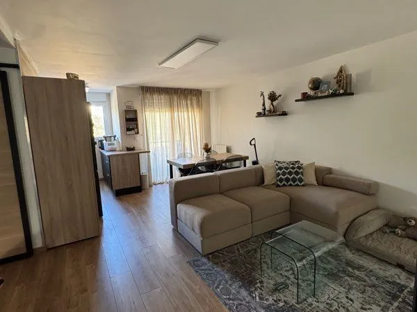 APPARTEMENT 46m2 , 2 pièces + balcon + garage + piscine