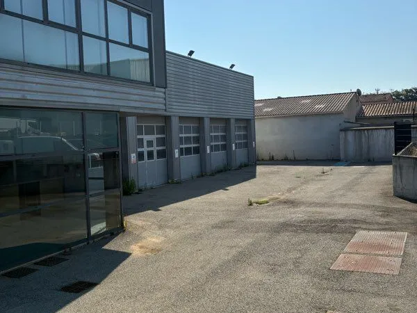 Local commercial à vendre