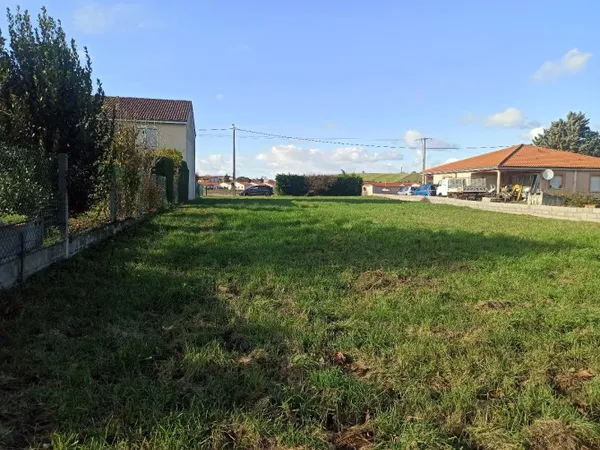 EXCLUSIVITÉ – LES MARTRES-D’ARTIÈRE, TERRAIN CONSTRUCTIBLE