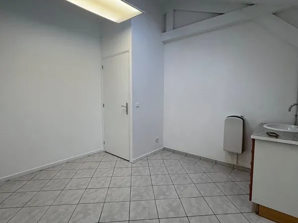 Local professionnel de 12 m2 - Zone Franche - Place Fraternité ROUBAIX