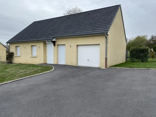 Maison individuelle, 3 chambres, garage et jardin clos