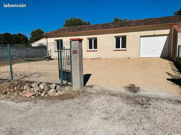 Villa mitoyenne 126 m² avec jardin et garage - 920 /mois