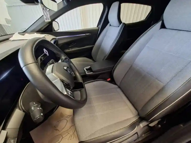 Renault Megane e-tech ev60 220 ch super charge — photo 19