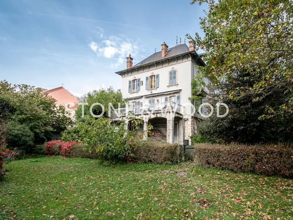 Maison de maître de 1900 au coeur de St-Julien-en-Genevois