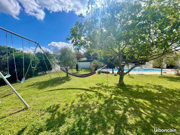 Maison 218 m2, piscine et jardin 1009 m2, Jonage