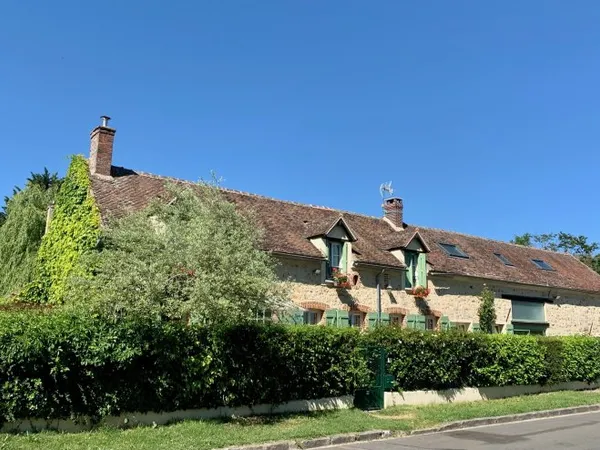 Vends belle longère ancienne proche Fontainebleau, piscine, box, 3 logements indépendants, 290m²