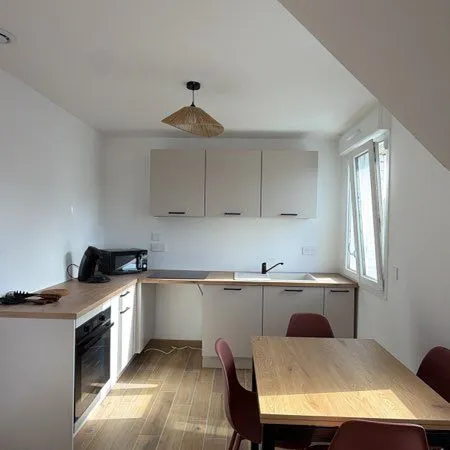 Carhaix - Centre-ville - Appartement meublé à louer - entièrement refait à neuf