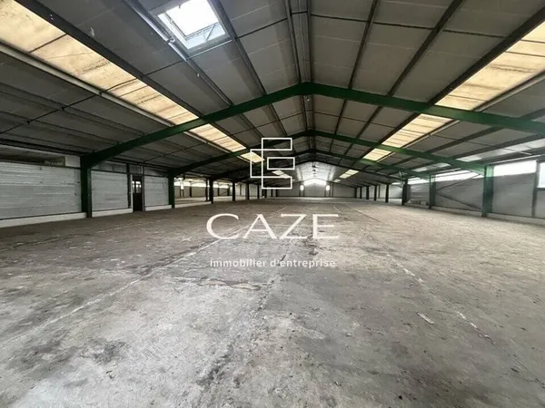 Entrepôt 2200 m²