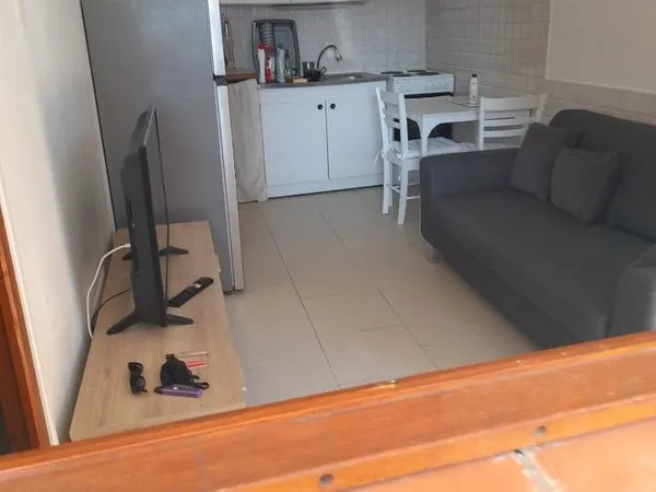 Loue studio meublé à Mezzavia 24 m2 675.00 (eau et électricité comprises)