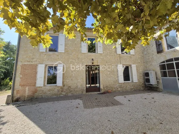 Maison 8 pièces 240 m²