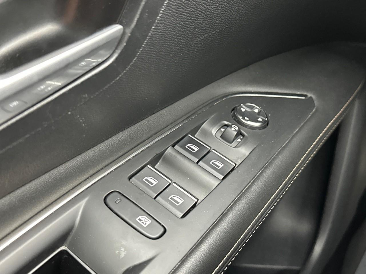 Peugeot 3008 puretech 130ch s&s eat8 gt pack — photo 16