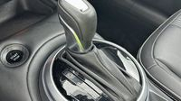 Nissan Juke 1.6 Hybrid 143ch Tekna 2022.5 — photo 14