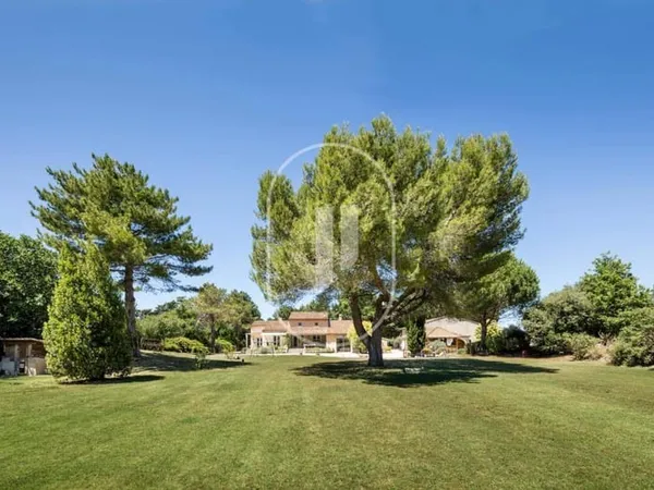 Maison 7 pièces 255 m²