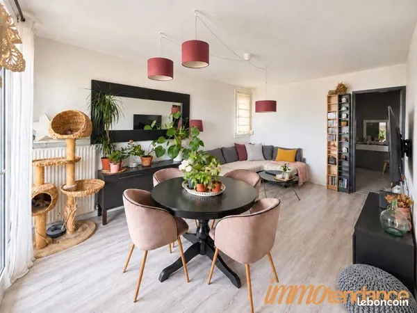 Appartement lumineux avec vue dégagée, cuisine ouverte et 3 chambres