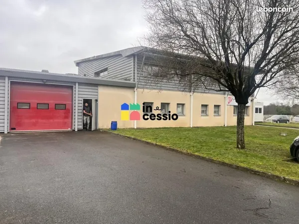 Local d'activité 949 m²