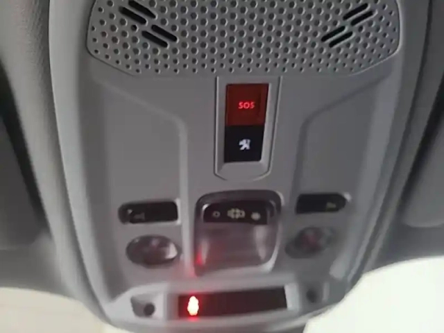 Peugeot 2008 electrique 136 ch — photo 46