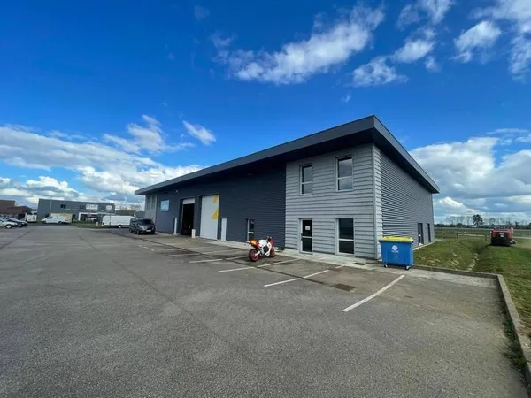 Local d'activité 351 m²