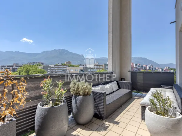 Duplex de 105 m2 au dernier étage