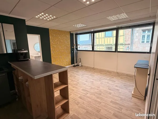 Centre-ville Lannion - Grand T2 avec parking, libre de suite