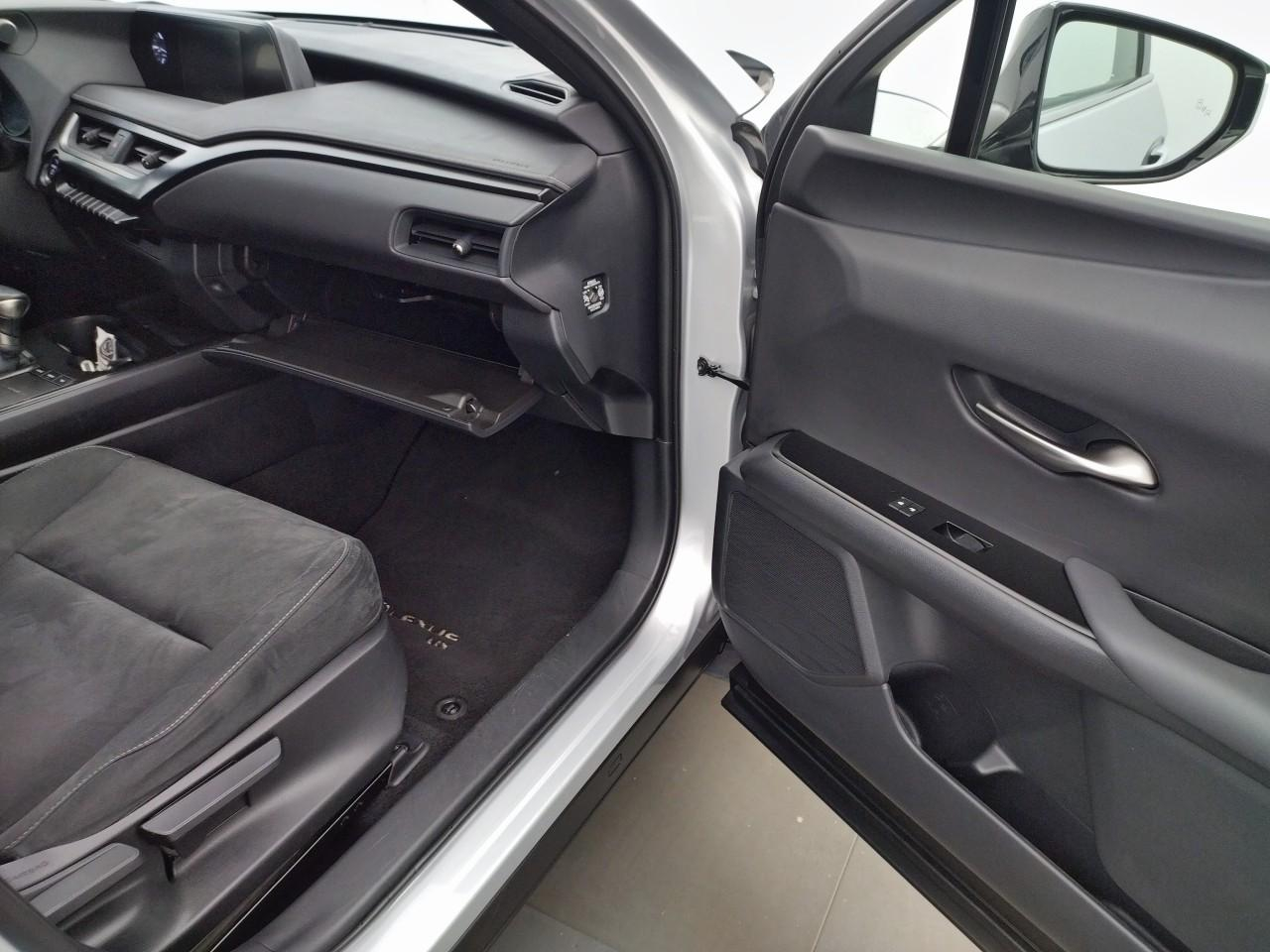 Lexus Ux 250h 2wd f sport — photo 26