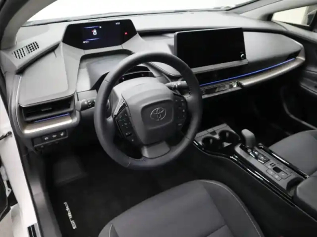 Toyota Prius hybride rechargeable 223ch design phev 2.0l — photo 8