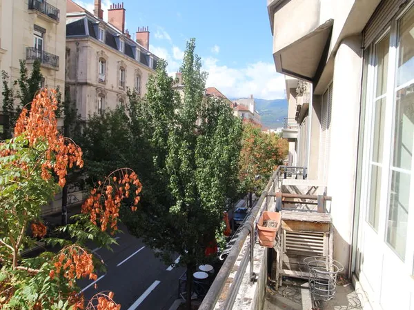 T3 + BALCON FELIX VIALLET