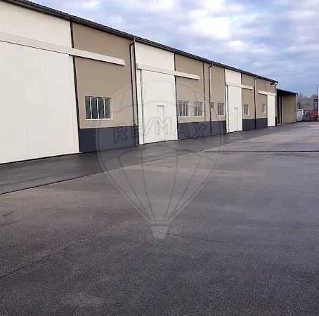 Local commercial 1 pièce 200 m²