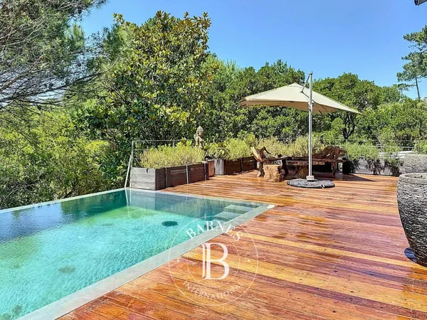 VILLA D'ARCHITECTE AVEC PISCINE, JACUZZI ET VASTE TERRAIN À PETIT PIQUEY - PRESQU'ÎLE DU CAP FERRET